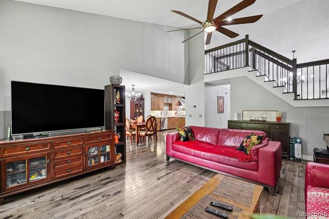 2202 Elm Circle, Shelby Twp, MI 48316