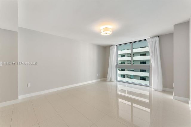 1111 SW 1st Ave 721-N, Miami, FL 33130
