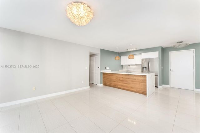 1111 SW 1st Ave 721-N, Miami, FL 33130