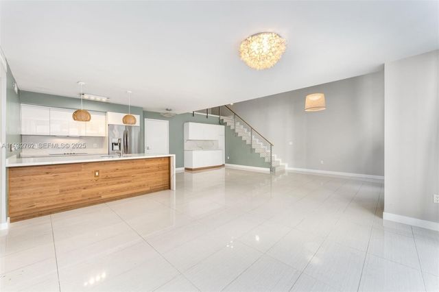 1111 SW 1st Ave 721-N, Miami, FL 33130