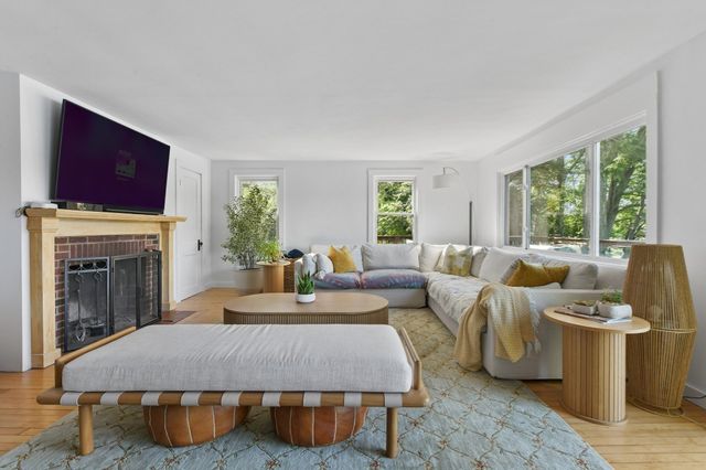 89 Dudley Rd, Wayland, MA 01778