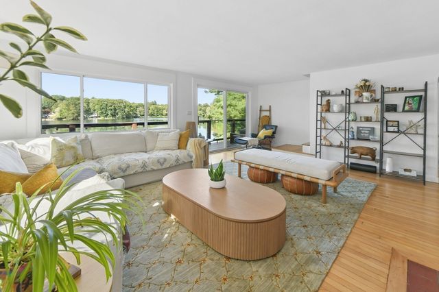 89 Dudley Rd, Wayland, MA 01778