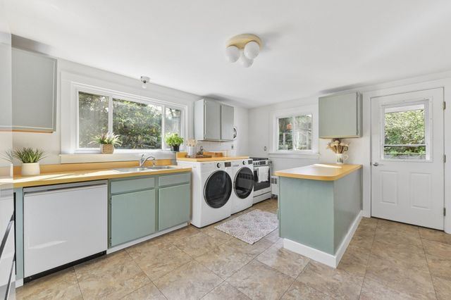 89 Dudley Rd, Wayland, MA 01778