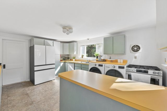 89 Dudley Rd, Wayland, MA 01778
