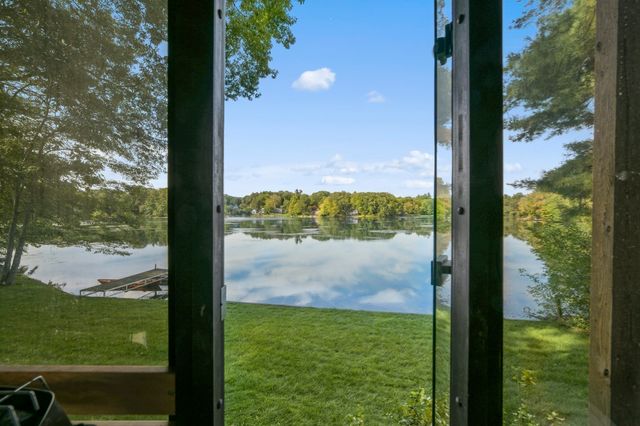 89 Dudley Rd, Wayland, MA 01778