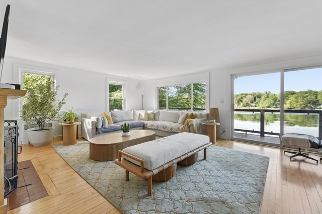 89 Dudley Rd, Wayland, MA 01778