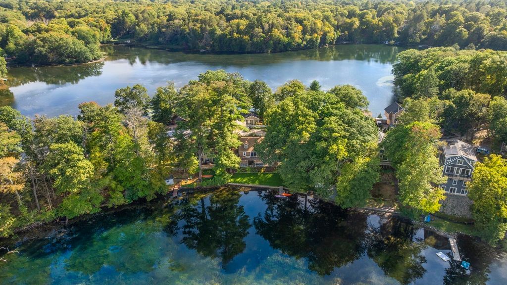 89 Dudley Rd, Wayland, MA 01778