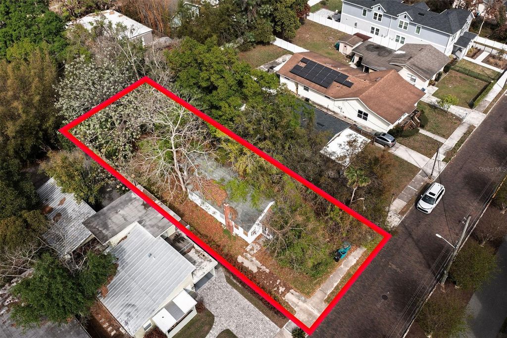 Image 2 of property listing at 1614 HAVEN DRIVE, Orlando, FL 32803