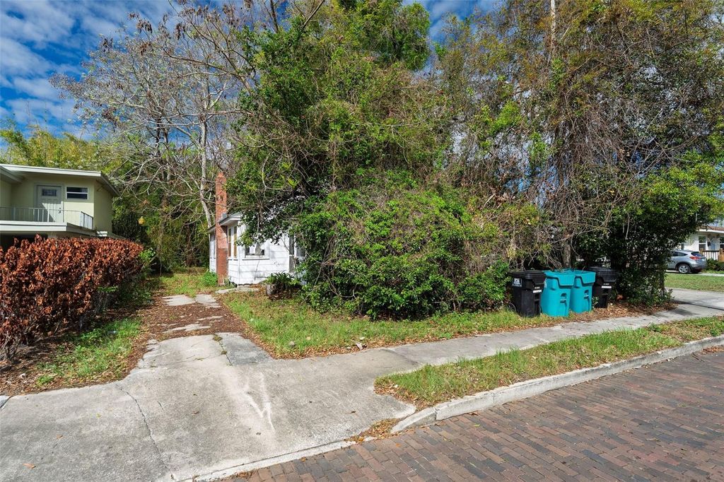 Image 10 of property listing at 1614 HAVEN DRIVE, Orlando, FL 32803