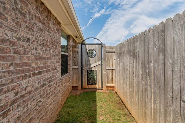 2816 Heather Haven, Moore, OK 73160