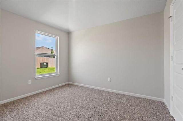 426 Rock Creek Drive, Tonganoxie, KS 66086