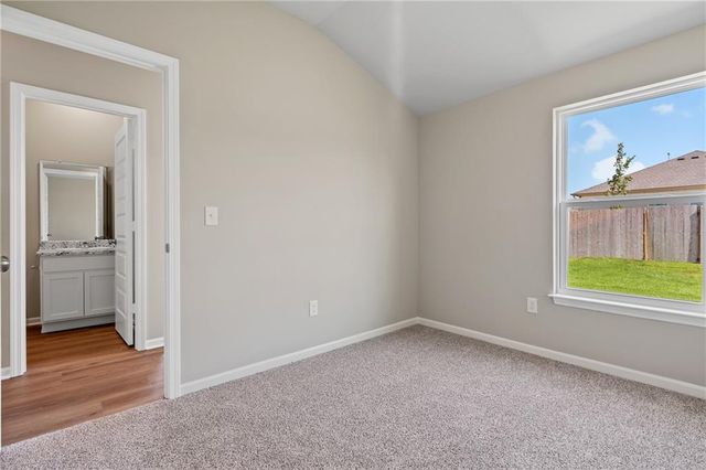 426 Rock Creek Drive, Tonganoxie, KS 66086