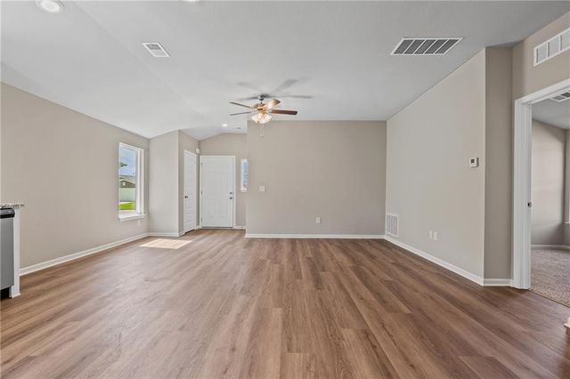 426 Rock Creek Drive, Tonganoxie, KS 66086