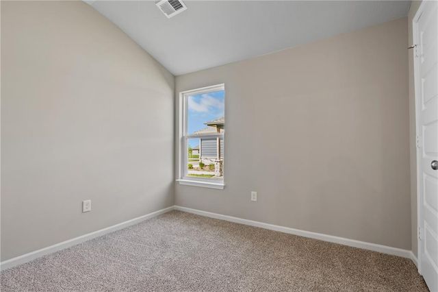 426 Rock Creek Drive, Tonganoxie, KS 66086