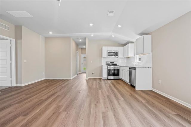 426 Rock Creek Drive, Tonganoxie, KS 66086