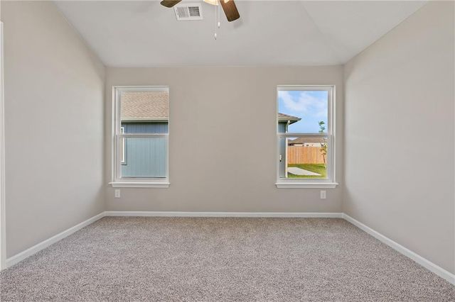 426 Rock Creek Drive, Tonganoxie, KS 66086