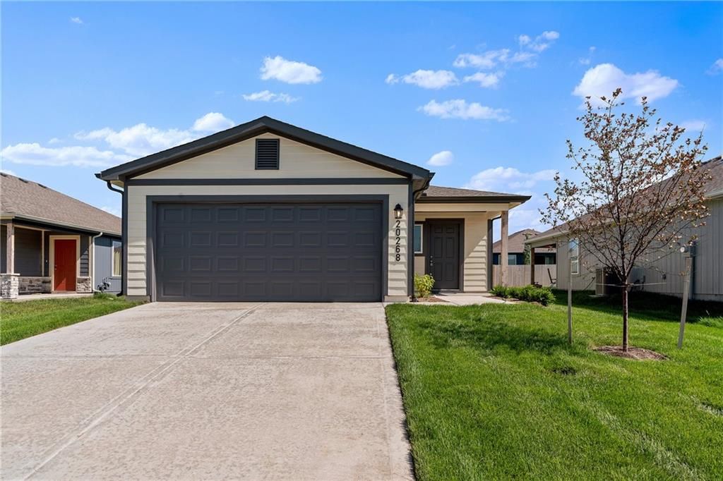 426 Rock Creek Drive, Tonganoxie, KS 66086