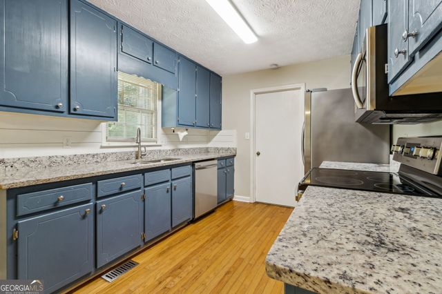 406 Farm Street, Loganville, GA 30052