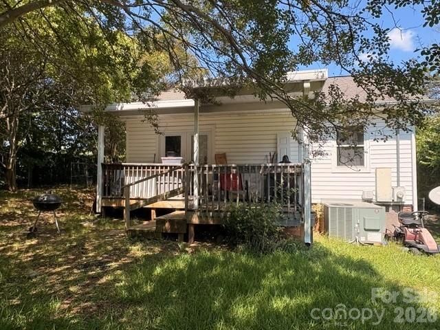 142 E Catawba Avenue, Mount Holly, NC 28120