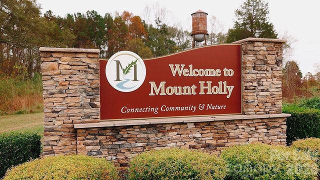 142 E Catawba Avenue, Mount Holly, NC 28120
