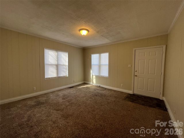 142 E Catawba Avenue, Mount Holly, NC 28120