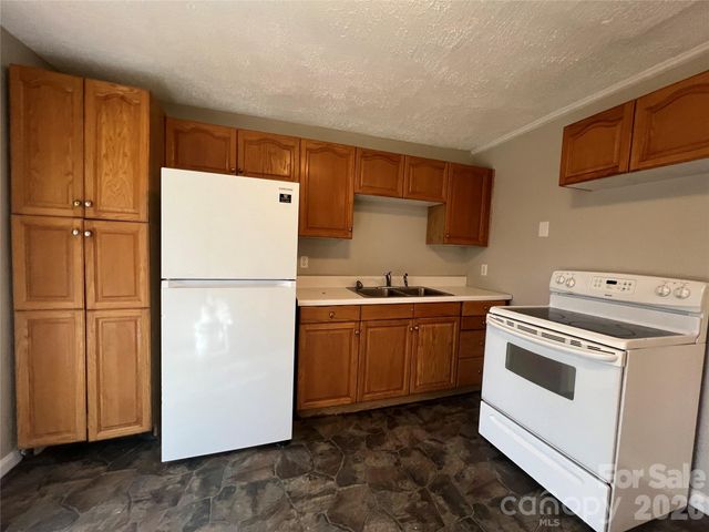 142 E Catawba Avenue, Mount Holly, NC 28120