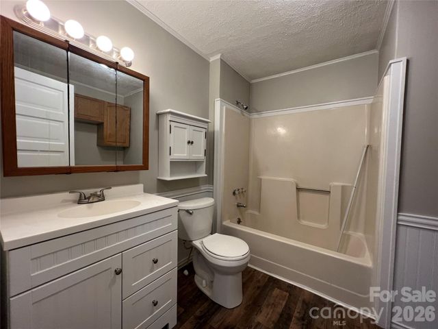 142 E Catawba Avenue, Mount Holly, NC 28120