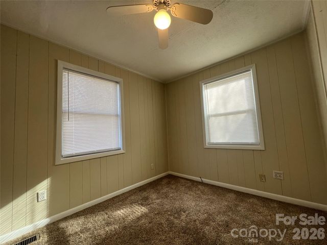 142 E Catawba Avenue, Mount Holly, NC 28120