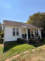 142 E Catawba Avenue, Mount Holly, NC 28120
