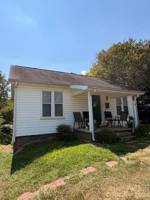 142 E Catawba Avenue, Mount Holly, NC 28120