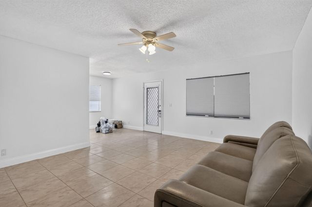 318 Normandy G 318, Delray Beach, FL 33484