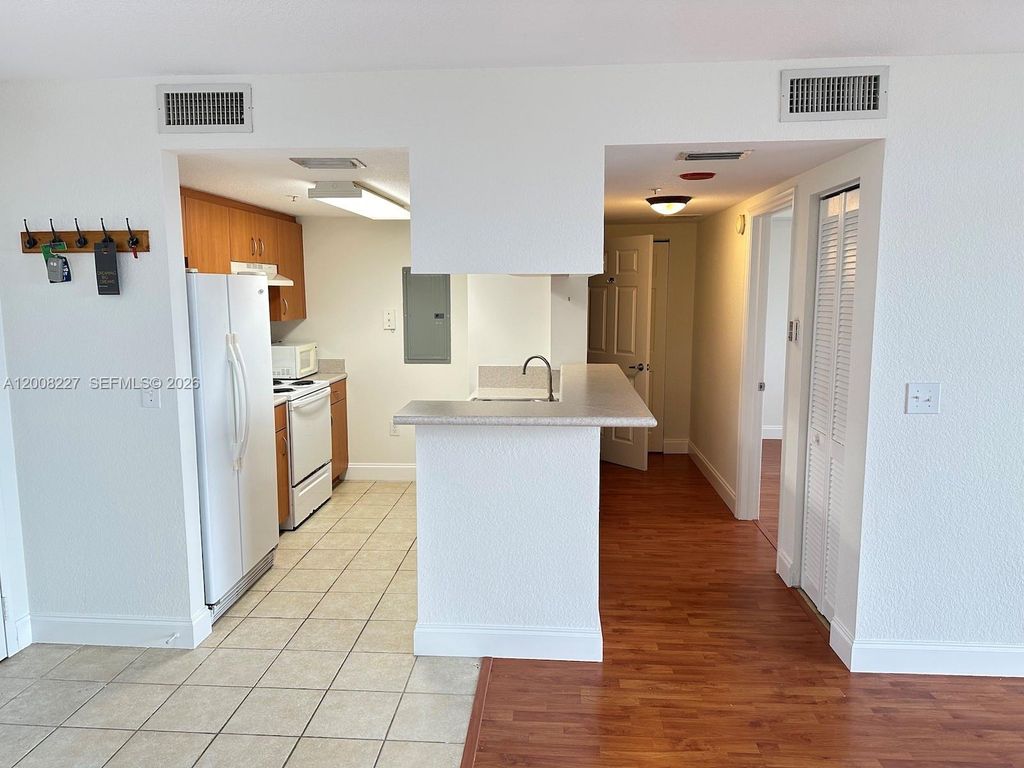 816 NW 11th St 803, Miami, FL 33136