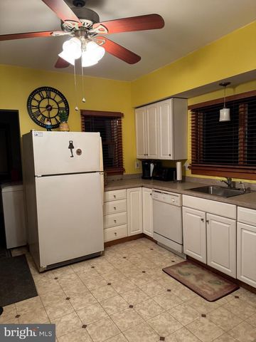 323 W 4TH ST, Florence, NJ 08518