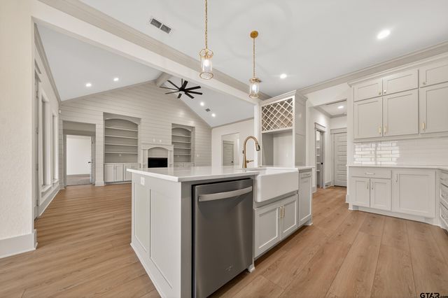 1070 Stagecoach Bend, Bullard, TX 75757