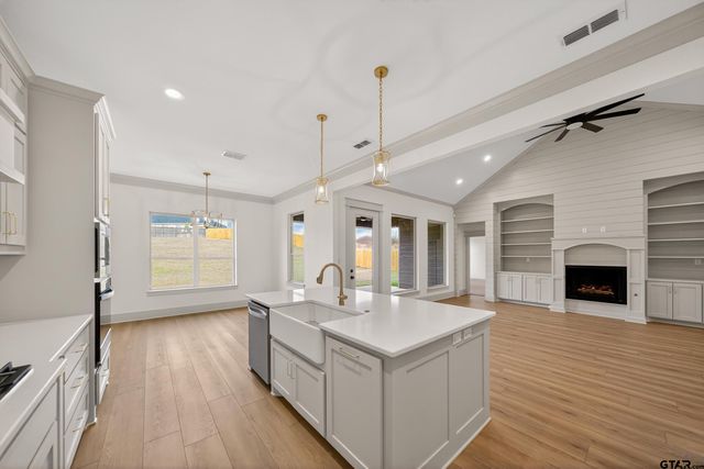 1070 Stagecoach Bend, Bullard, TX 75757