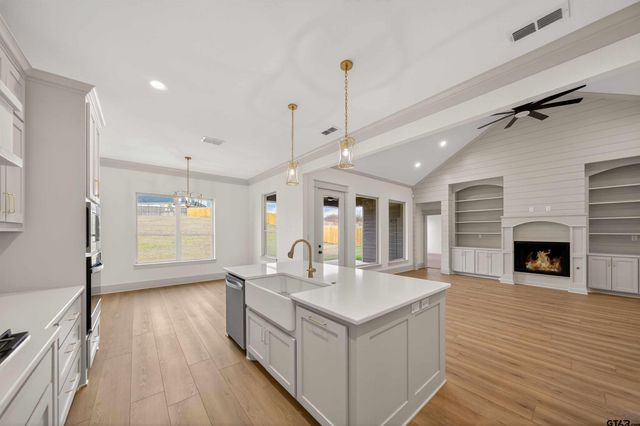 1070 Stagecoach Bend, Bullard, TX 75757