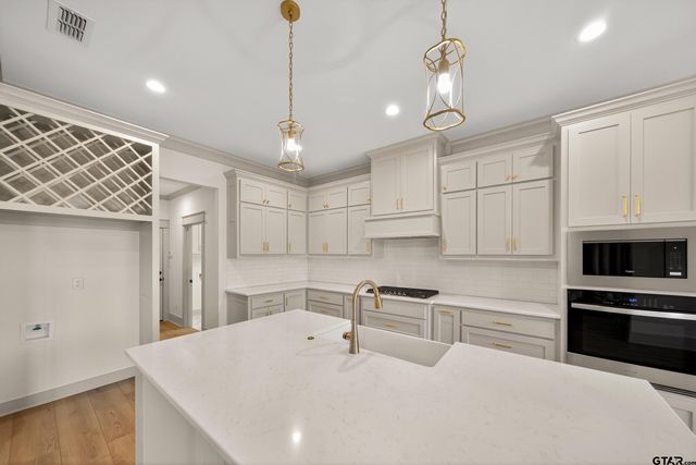 1070 Stagecoach Bend, Bullard, TX 75757