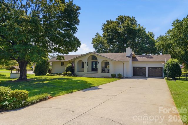 332 Shoreline Loop, Mooresville, NC 28117