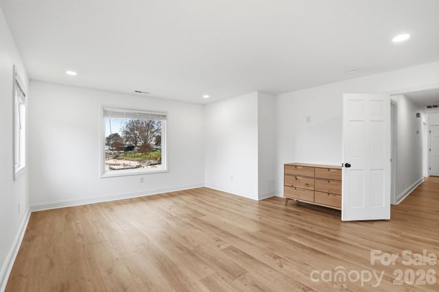 332 Shoreline Loop, Mooresville, NC 28117