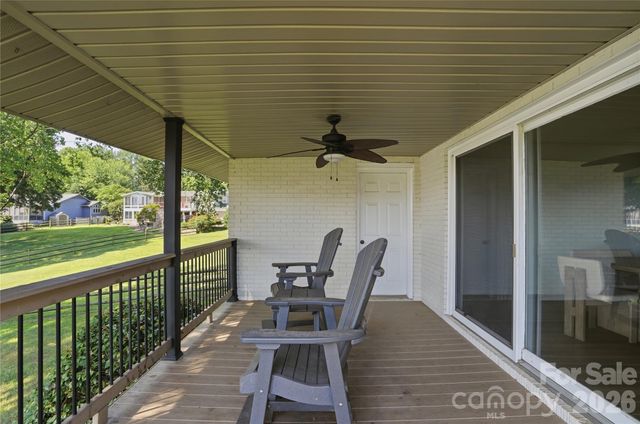 332 Shoreline Loop, Mooresville, NC 28117
