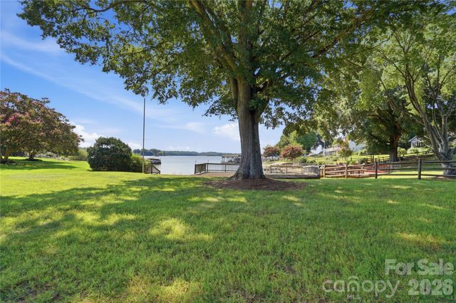332 Shoreline Loop, Mooresville, NC 28117