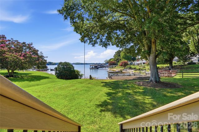 332 Shoreline Loop, Mooresville, NC 28117