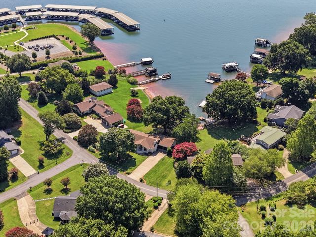 332 Shoreline Loop, Mooresville, NC 28117