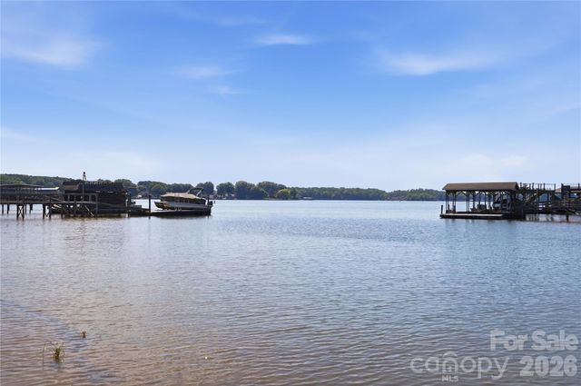 332 Shoreline Loop, Mooresville, NC 28117