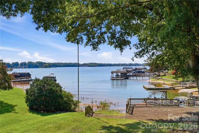 332 Shoreline Loop, Mooresville, NC 28117