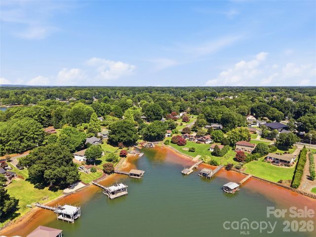 332 Shoreline Loop, Mooresville, NC 28117