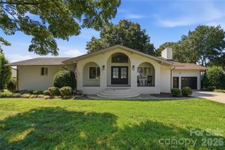 332 Shoreline Loop, Mooresville, NC 28117