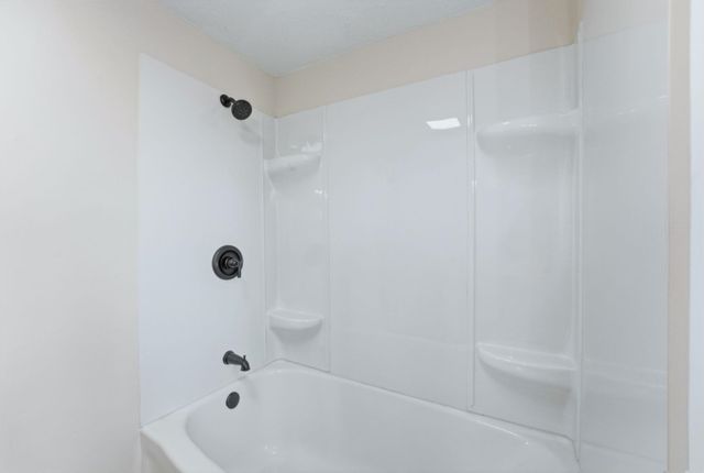 5065 E 1200 N, Roanoke, IN 46783