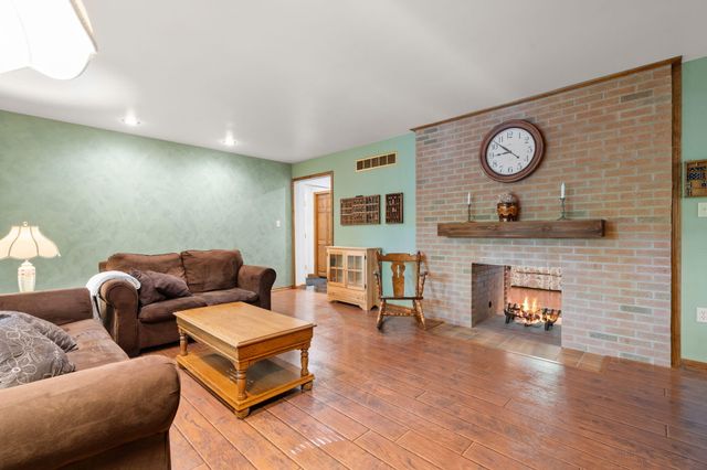 130 Woodland Hickory Court, Valparaiso, IN 46385