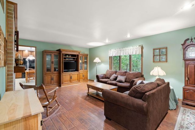 130 Woodland Hickory Court, Valparaiso, IN 46385